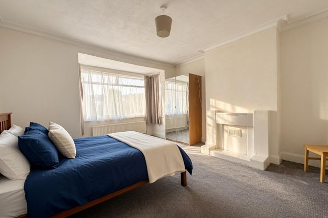 35a, Village Way, Neasden photo 4