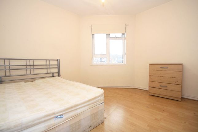 Langdon Court, City Road, EC1V, London photo 2