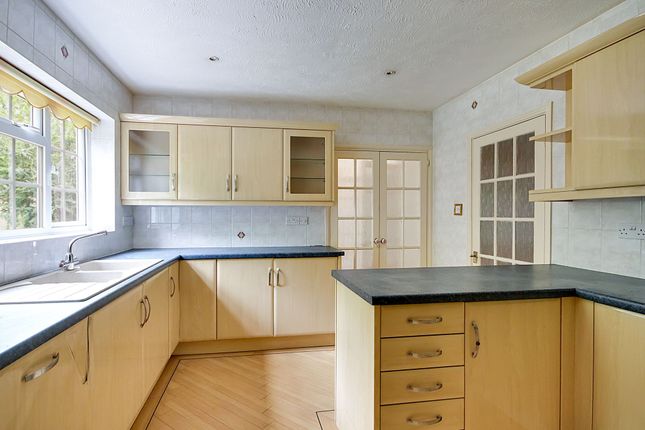 16, Vicarage Fields, Worthing photo 4