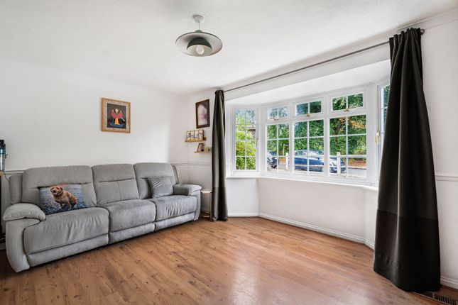 Cumberland Avenue, Guildford photo 2