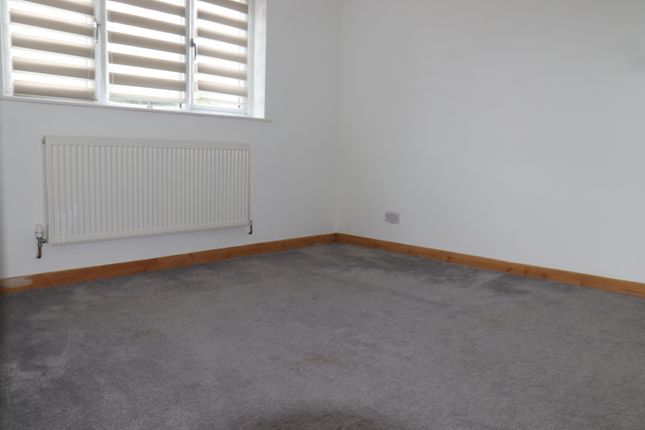 Detached house to rent in Blaydon Road, Luton