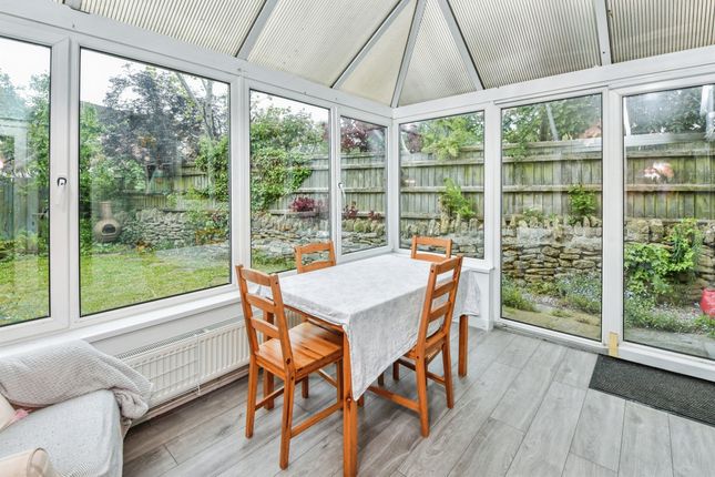 77, Courts Barton, Frome photo 4