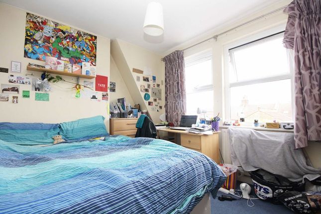 First Floor Flat B, 10, Shinfield Street, London photo 5