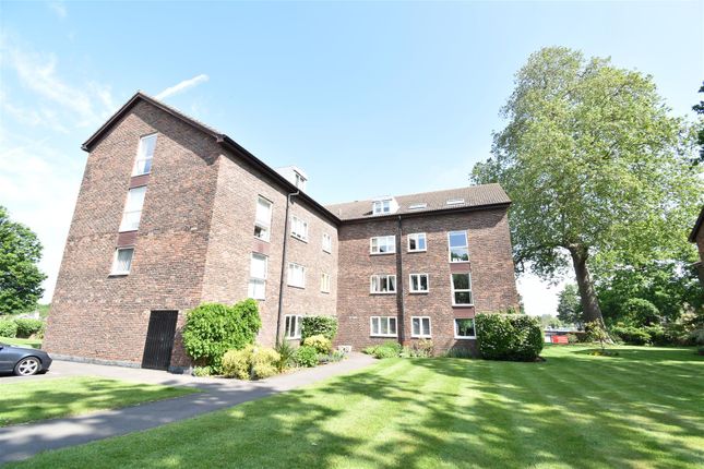Thumbnail Flat to rent in Hillrise, Manor Road, Walton-On-Thames