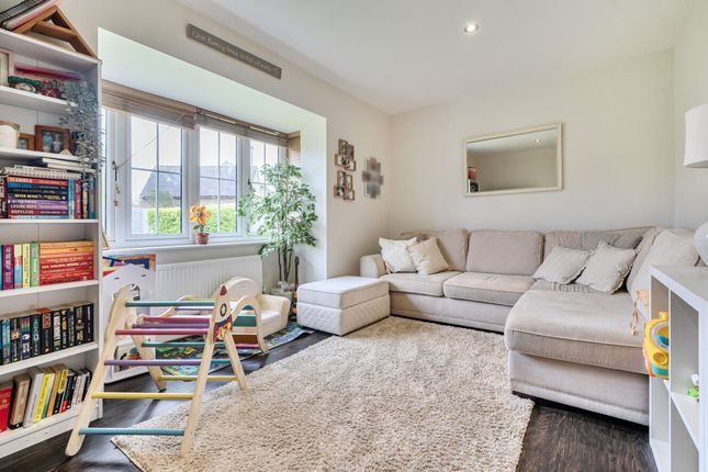 3 Billy Fiske Close, Chichester photo 2