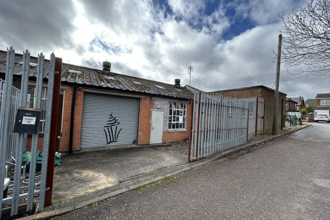 Light industrial to let in Arrow Road North, Redditch