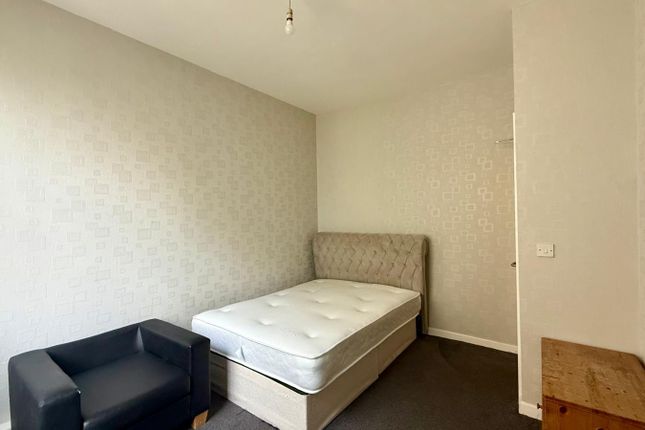 Flat 1, 14, Nelson Street, Dewsbury photo 4