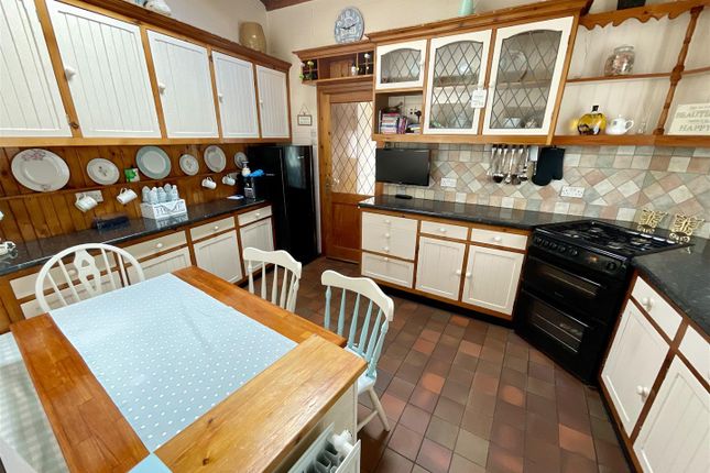 77, Lakefield Road, Llanelli photo 4