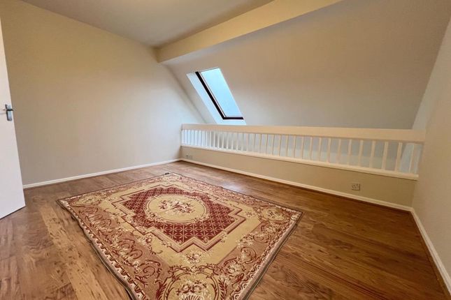 16, Ladygrove Drive, Surrey photo 2