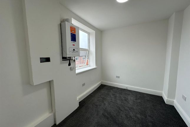 Flat 2, 364, Manchester Road, Oldham photo 4