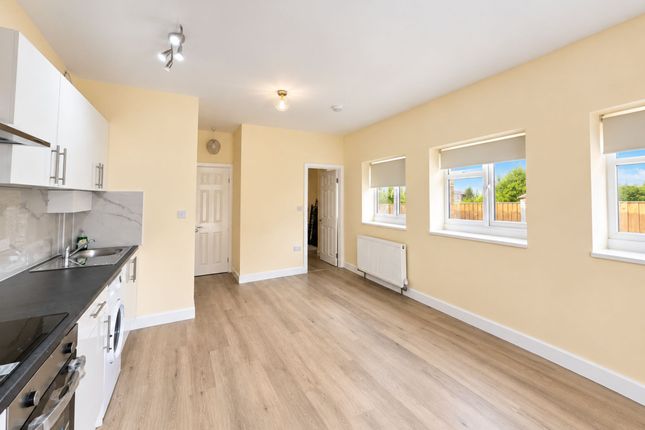 14, Gold Lane, Edgware photo 2