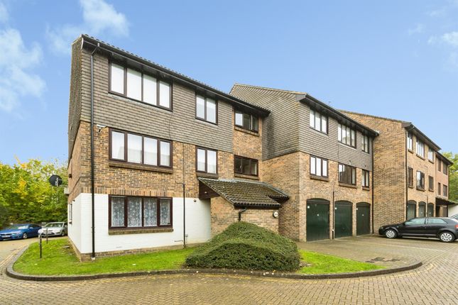 Connaught Gardens, CRAWLEY photo 2