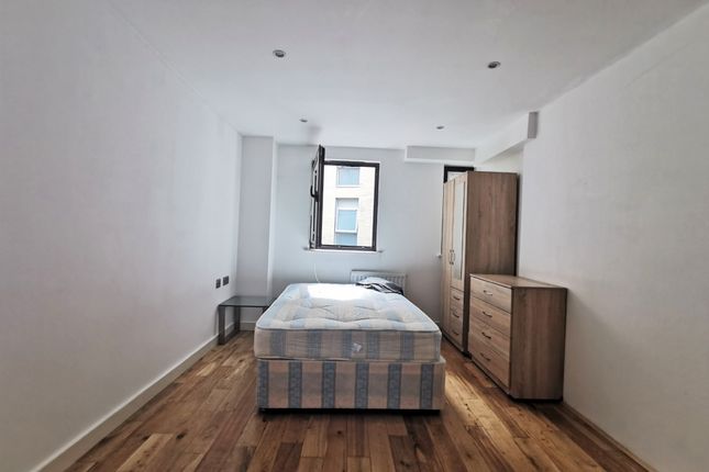 Flat to rent in Eagle Wharf Road, Old Street