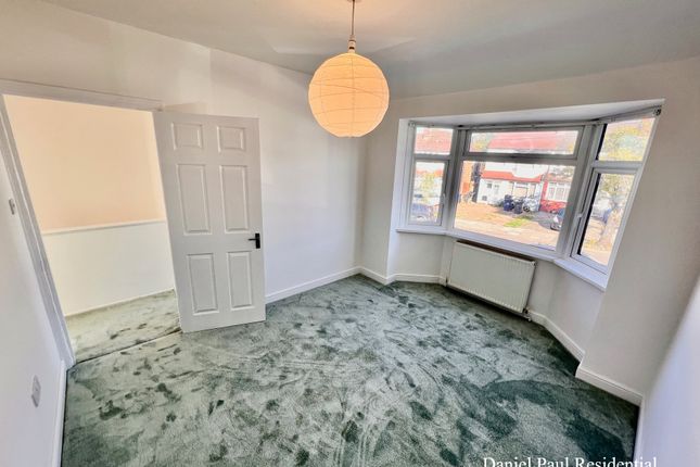 178, Conway Crescent, Perivale photo 3