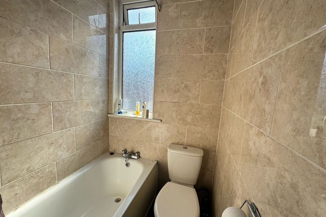 85 Harold Grove, Leeds photo 4