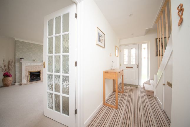 9 Bowyer Crescent, Wokingham photo 3
