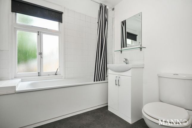 74A, London photo 4