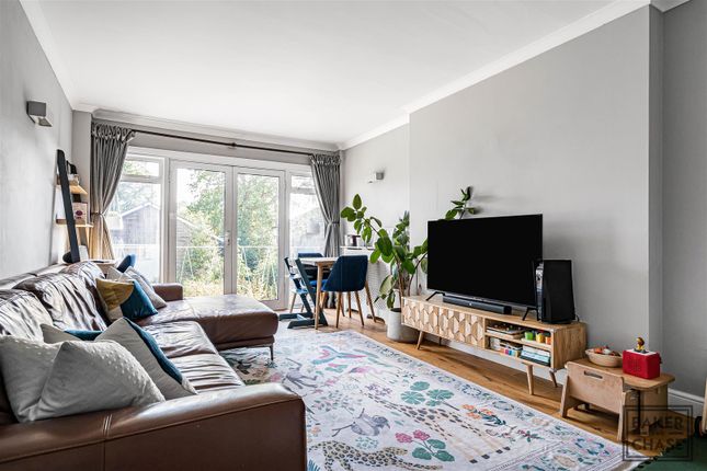 12, Hermitage Close, Enfield photo 2