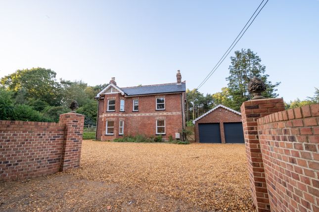 Thumbnail Detached house to rent in Daggons Road, Alderholt, Fordingbridge