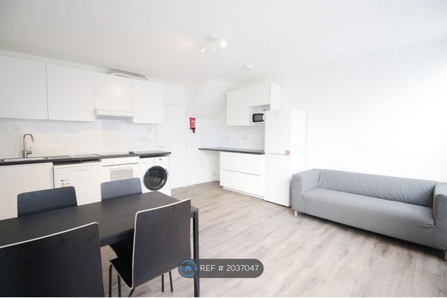 Thumbnail Flat to rent in Compton Close, London
