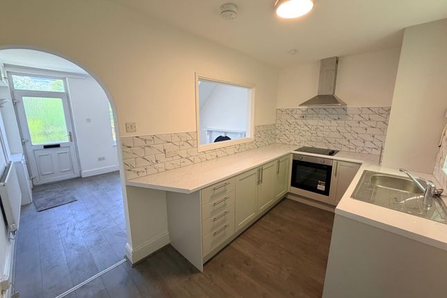 42 Ystrad Road, Pentre photo 4
