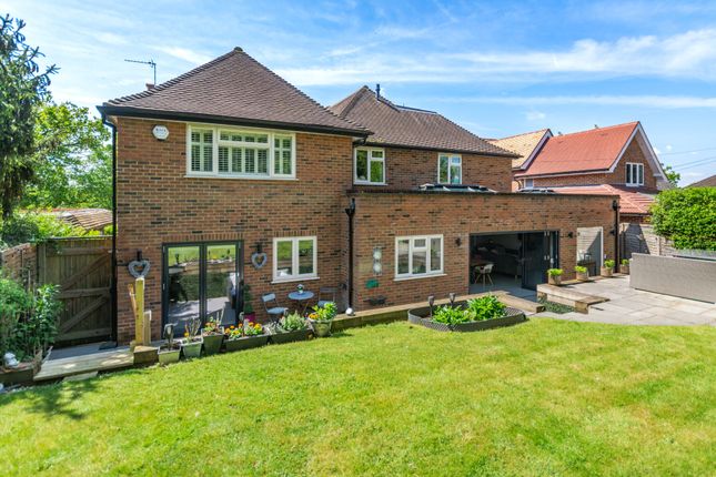 Thumbnail Detached house for sale in London Road East, Amersham