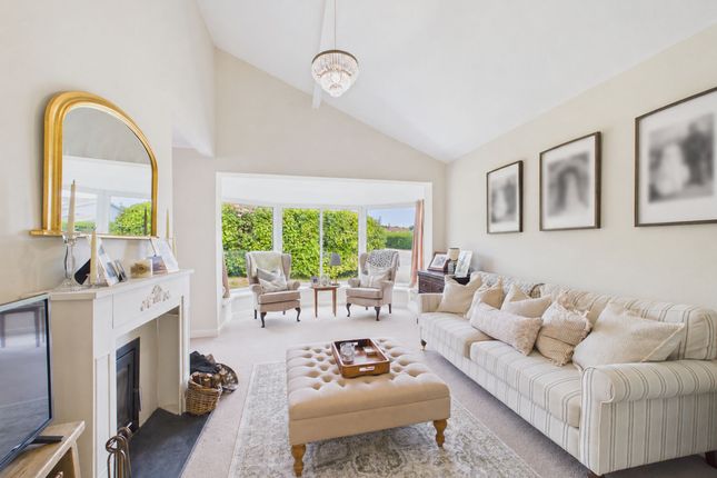 112 Upper Hill Park, Tenby photo 2