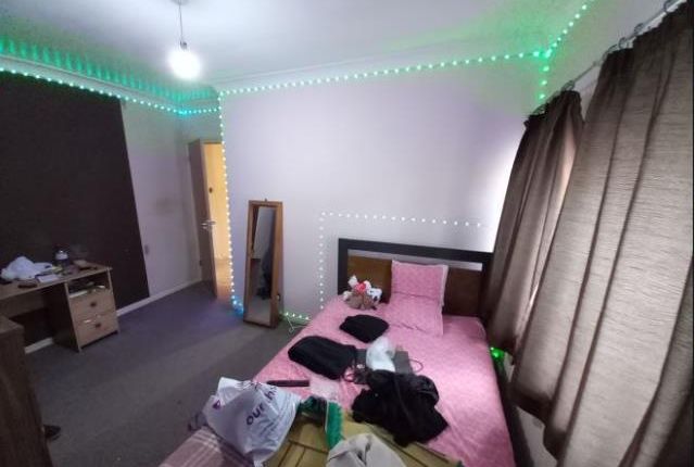15, Almond Close, Egham photo 4