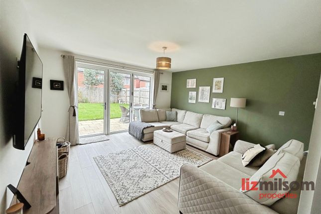 20, Moonstone Way, Swadlincote photo 3