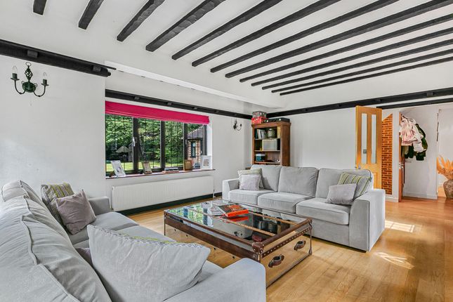 5 Kentish Lane, Brookmans Park photo 2