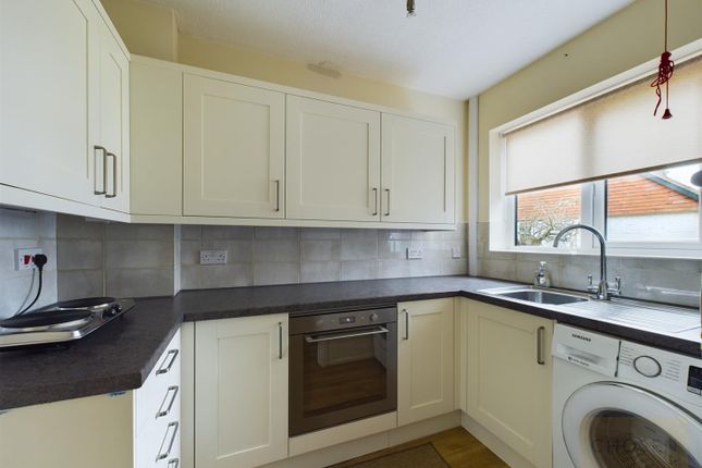 2 The Manor, Church Road, Gloucester photo 3