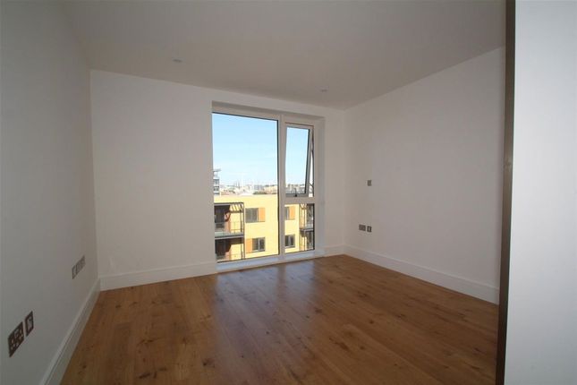 Flat 30 Elstree Apartments, 72, Grove Park, London photo 4