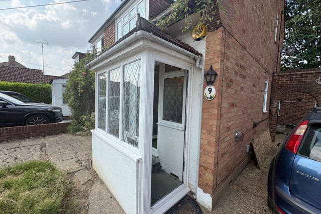 9 Oakbank, Hutton, Brentwood photo 2