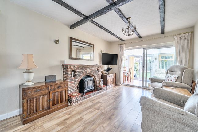 18, Lois Drive, Shepperton photo 2