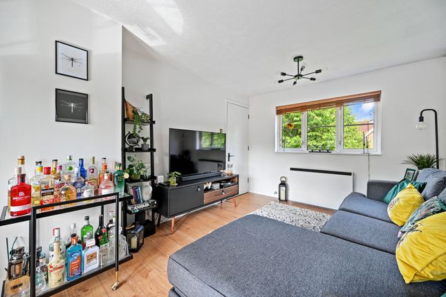 Flat for sale in Autumn Drive, Sutton