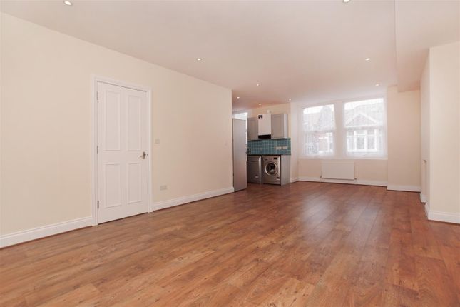 Low Voltage Lighting &amp; Timber Floor In Sizeable Re