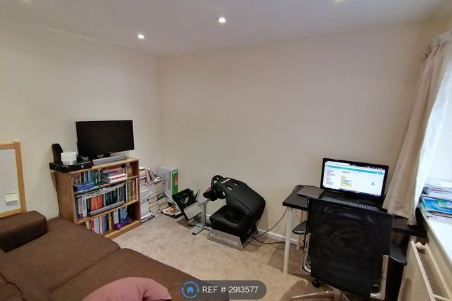Chilcombe Way, Lower Earley, Reading photo 4