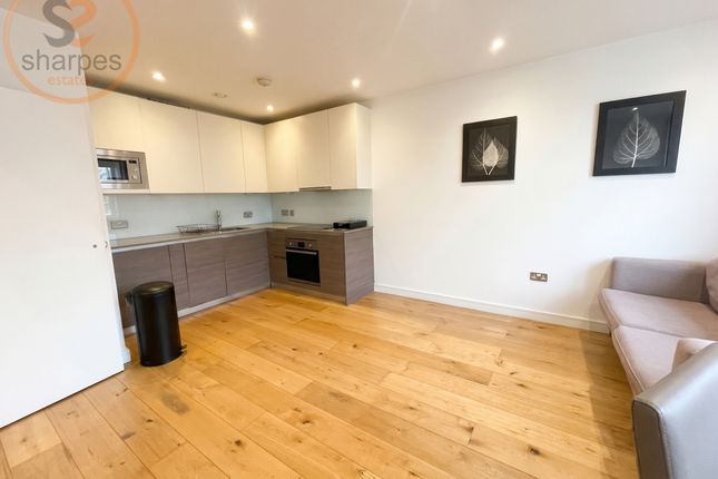 Copy of Flat 18, Hounslow photo 4