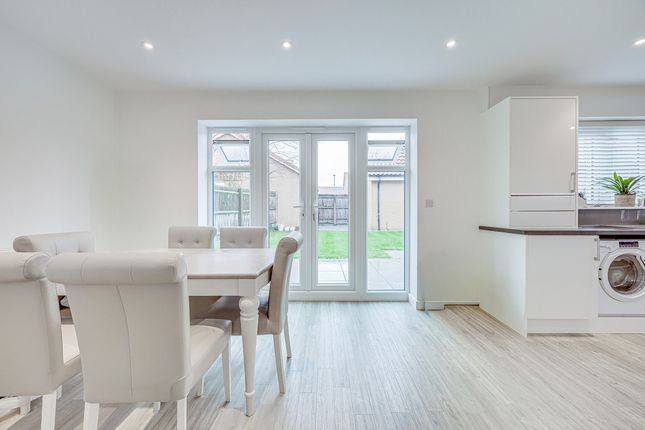 14, Charles Crescent, Rochford photo 2