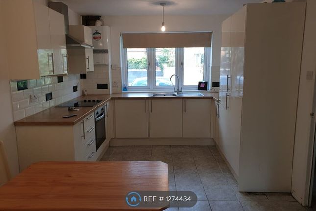 Thumbnail Terraced house to rent in Minerva Close, London