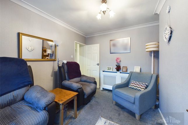 42, Dove Crescent, Essex photo 3
