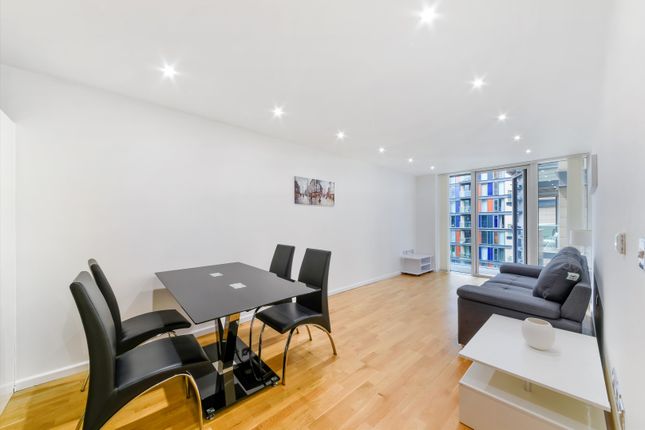 Flat for sale in Ability Place, 37 Millharbour, Nr Canary Wharf, London