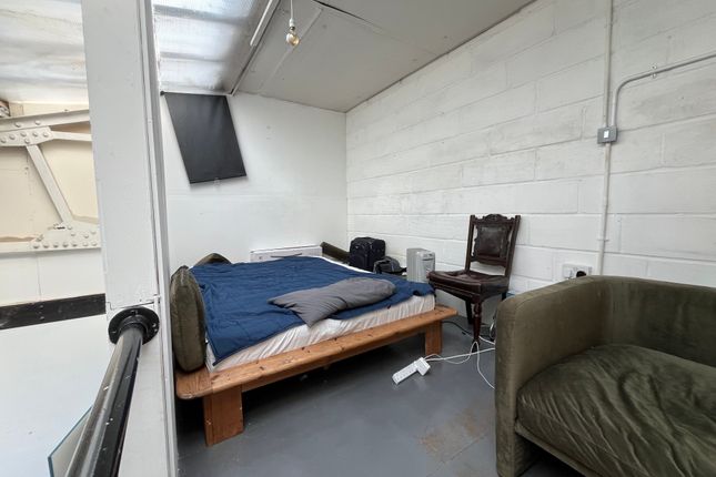 Flat to rent in Canalside Studios, Orsman Road, Shoreditch