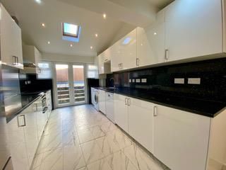 Thumbnail Property to rent in Woodcote Avenue, London