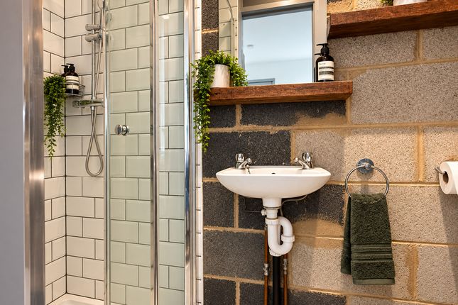 Room 4 2, St. Johns Road, Westcliff-on-sea photo 5