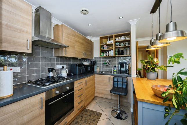 11 Kingston Square,, Buffers Lane, Surrey photo 2