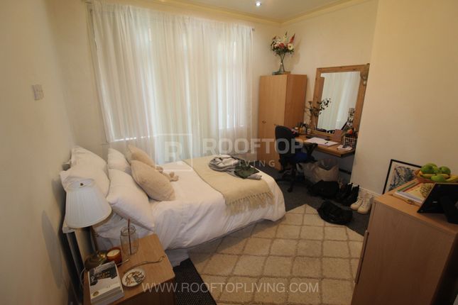 Terraced house to rent in St. Michaels Villas, Leeds