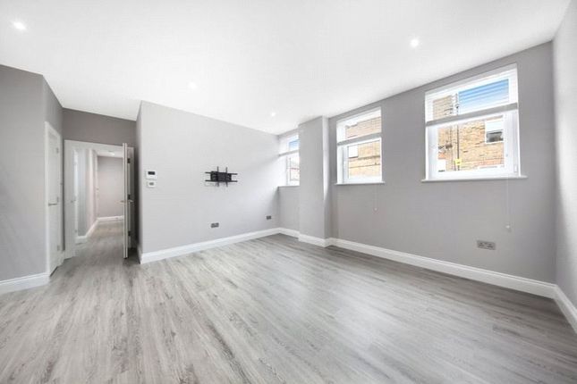 Flat to rent in Lancaster Road, Enfield