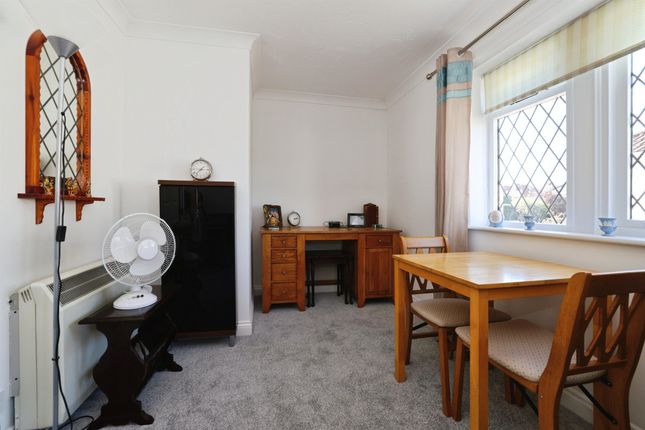 3, Cherry Tree Court, Calne photo 4
