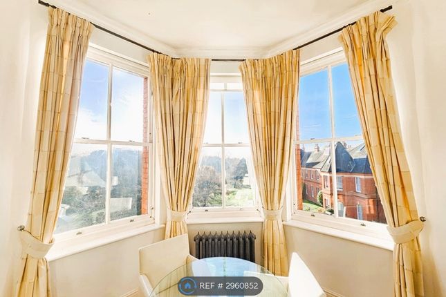 Flat, Devonshire House Brandesbury Square, Woodford Green photo 4